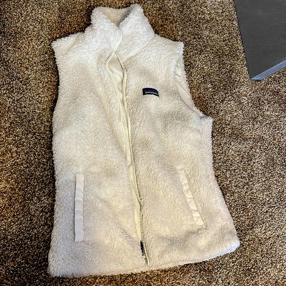 Patagonia Jackets & Blazers - Patagonia white Sherpa vest